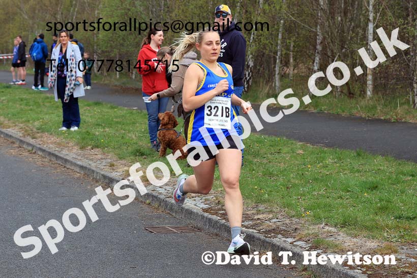 SSenior womens relay, 2025 Elswick Harriers Good Friday Road Relays, Newburn, Newcastle upon Tyne. Photo: David T. Hewitson/Sports for All Pics